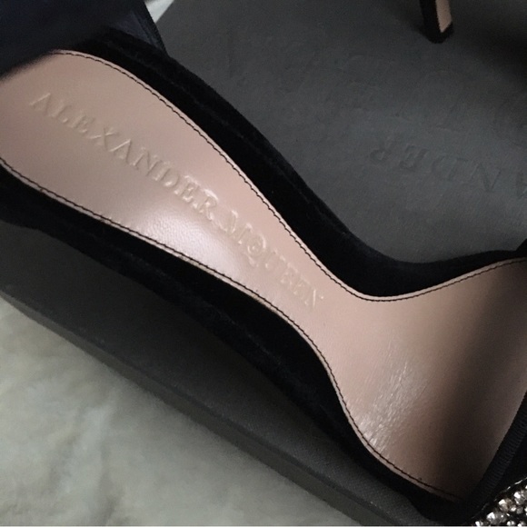 NIB Alexander McQueen Velvet Grosgrain Trim Crystal Embellished Sandals - Picture 10 of 16